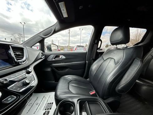 Used 2018 Chrysler Pacifica Touring-L w/ Advanced Safetytec Group FWD image 43