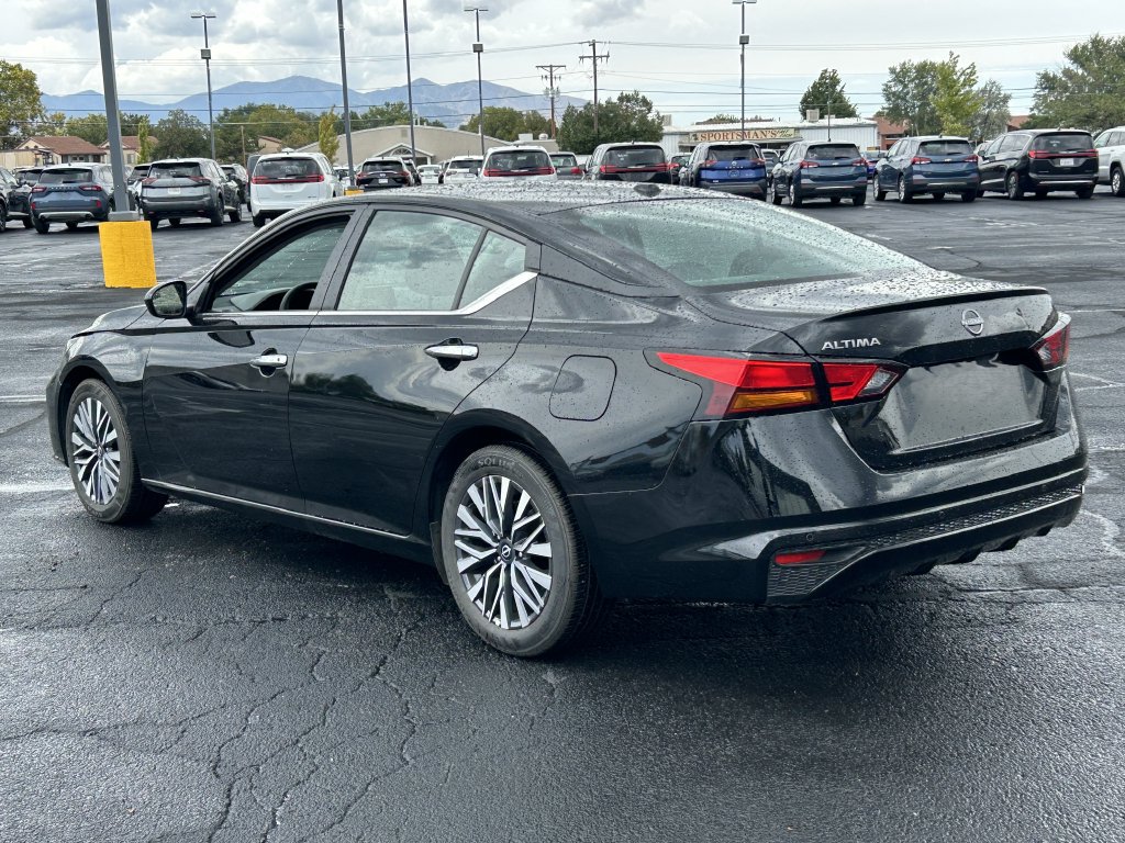 Used 2025 Nissan Altima 2.5 SV FWD image 5