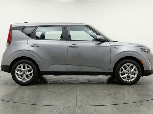 Used 2025 Kia Soul LX w/ LX Technology Package FWD image 11