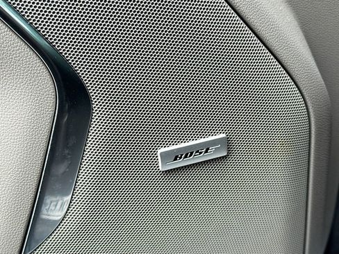 Used 2022 Chevrolet Suburban LT w/ Luxury Package image 19