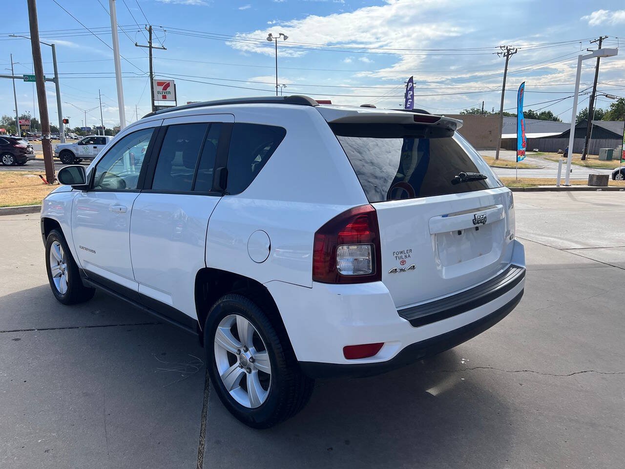 Used 2016 Jeep Compass Latitude AWD/4WD image 5