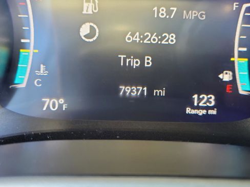 Used 2021 Chrysler Pacifica Touring-L image 22