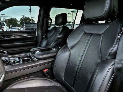 Used 2022 Jeep Wagoneer Series II AWD/4WD image 17