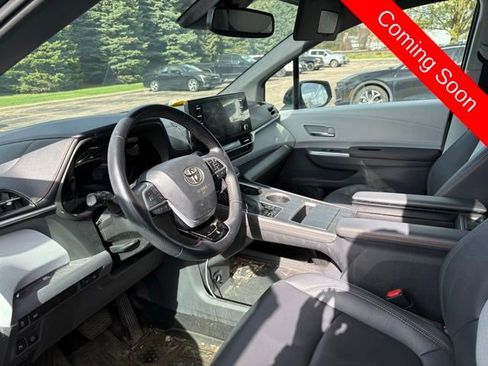 Used 2021 Toyota Sienna XSE FWD image 7