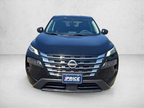 Used 2024 Nissan Rogue S AWD/4WD image 2