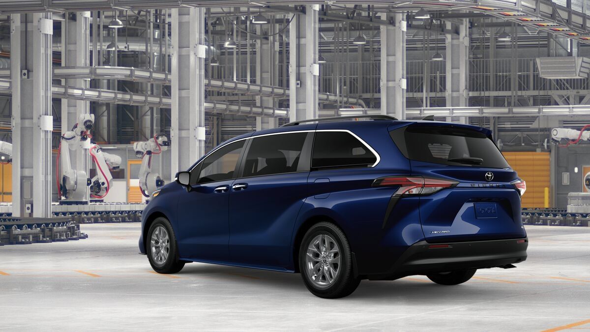 New 2026 Toyota Sienna XLE AWD/4WD image 6