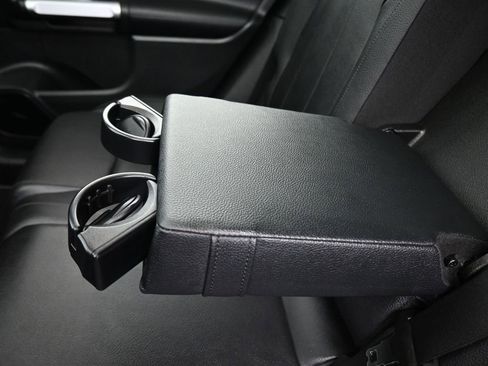 Used 2021 Mercedes-Benz GLB 250 4MATIC w/ Premium Package image 37