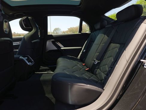 New 2026 BMW 750e xDrive w/ Premium Package AWD/4WD image 8