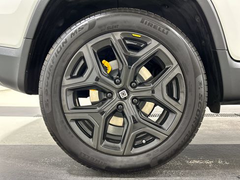 Used 2022 Rivian R1T Adventure AWD/4WD image 12