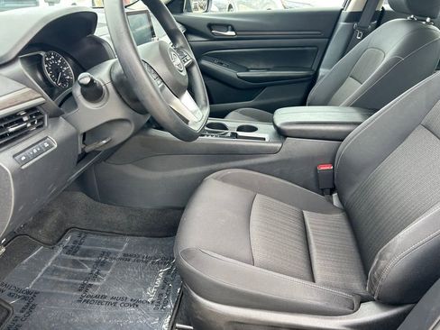 Used 2025 Nissan Altima 2.5 SV image 11