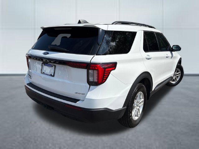 Used 2025 Ford Explorer Active AWD/4WD image 4