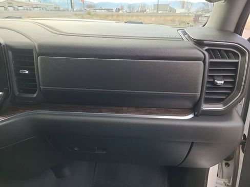 Used 2023 GMC Sierra 1500 SLE image 16