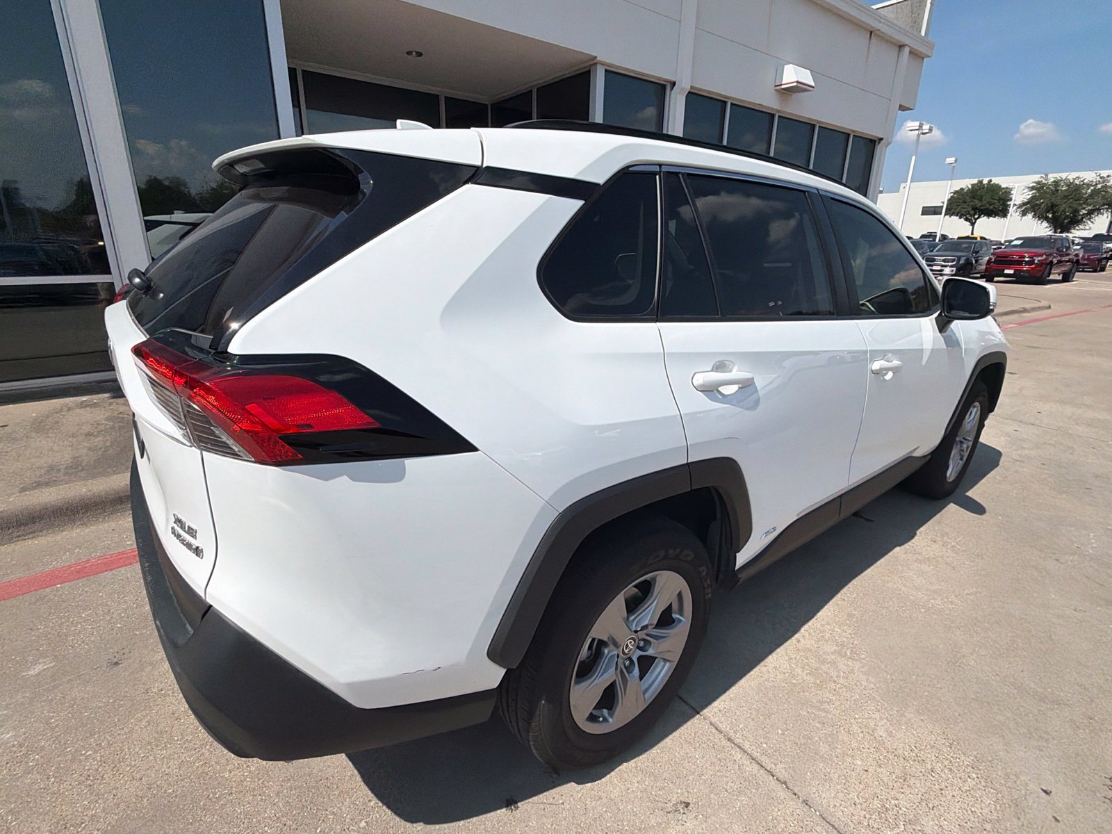 Used 2024 Toyota RAV4 XLE w/ Convenience Package AWD/4WD image 5