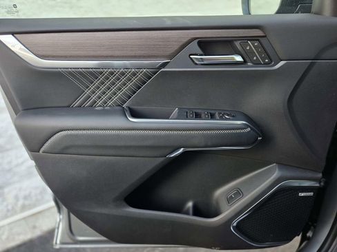 New 2026 GMC Acadia Denali w/ Super Cruise Package FWD image 31