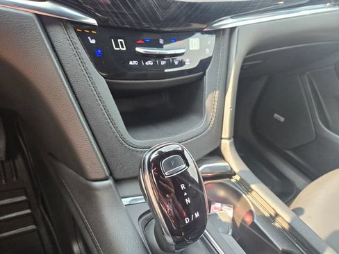 Used 2023 Cadillac XT6 Premium Luxury AWD/4WD image 19
