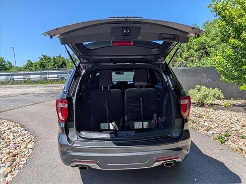 Used 2018 Ford Explorer XLT AWD/4WD image 24