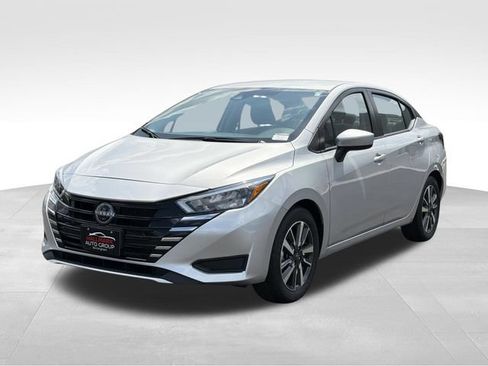 Used 2025 Nissan Versa SV FWD image 9