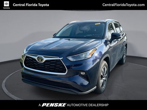 Used 2024 Toyota Highlander XLE FWD image 1