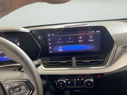 Used 2025 Chevrolet Trax LT FWD image 44