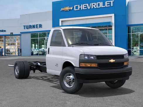 New 2025 Chevrolet Express 3500 w/ Power Convenience Package RWD image 7