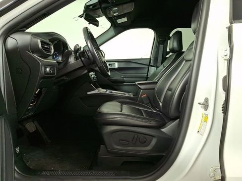 Used 2020 Ford Explorer XLT w/ Equipment Group 202A image 17