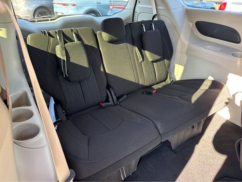 Used 2019 Chrysler Pacifica Touring Plus image 10