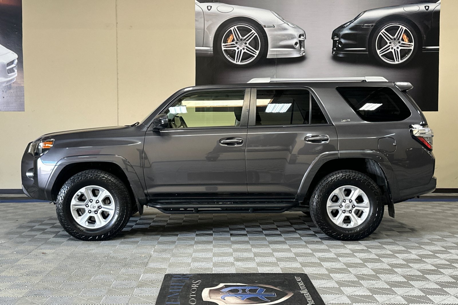 Used 2018 Toyota 4Runner SR5 AWD/4WD image 7