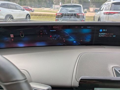 Used 2025 Lincoln Nautilus Premier image 16