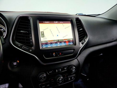 Used 2019 Jeep Cherokee Trailhawk image 12