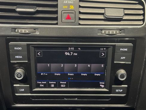 Used 2018 Volkswagen Golf S image 29