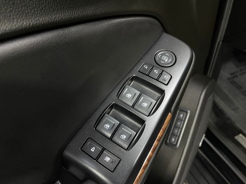 Used 2019 Chevrolet Tahoe Premier AWD/4WD image 16