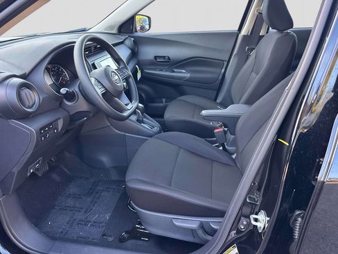 New 2025 Nissan Kicks Play S image 7
