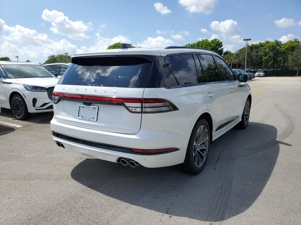 New 2026 Lincoln Aviator 2WD image 4