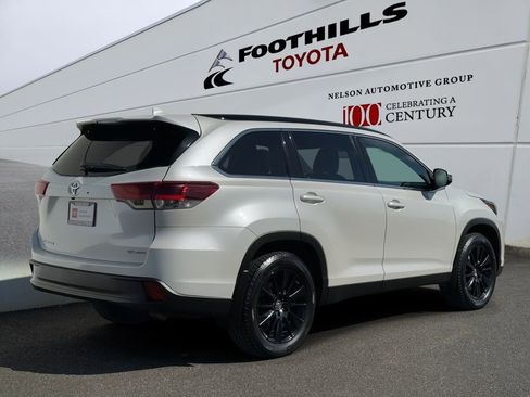 Certified 2019 Toyota Highlander SE AWD/4WD image 3