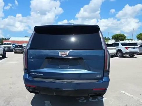 Used 2025 Cadillac Escalade ESV Sport Platinum AWD/4WD image 3