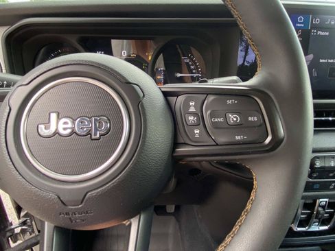 Used 2024 Jeep Wrangler Unlimited w/ Convenience Group AWD/4WD image 42