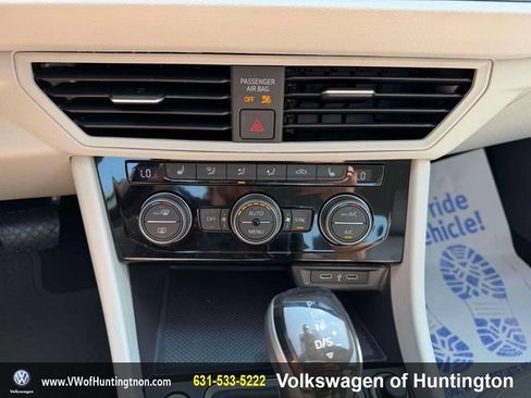 Certified 2023 Volkswagen Jetta SE w/ Panoramic Sunroof Package FWD image 30
