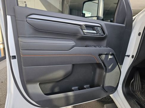 Used 2025 GMC Sierra 2500 AT4 w/ Technology Package image 11