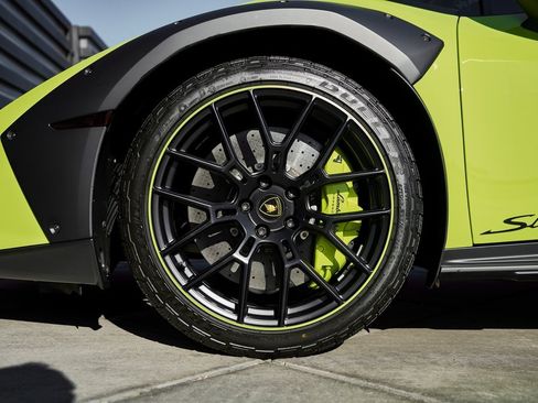 Used 2024 Lamborghini Huracan Sterrato image 3