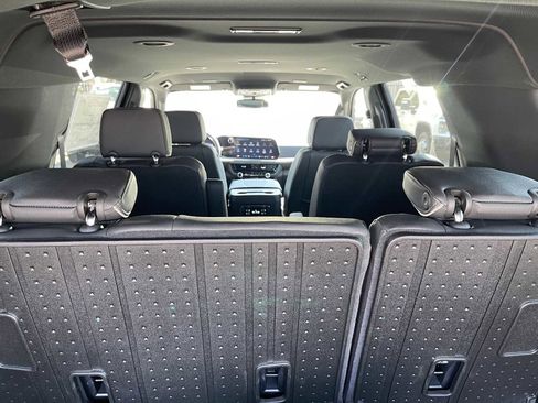 New 2025 Chevrolet Suburban Premier image 16