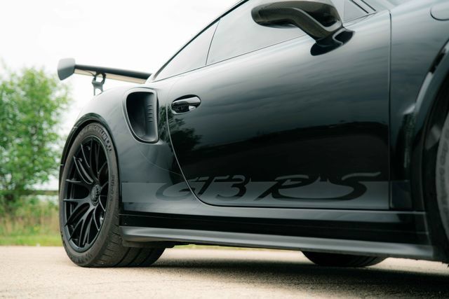 Used 2019 Porsche 911 GT3 RS w/ Weissach Package RWD image 34