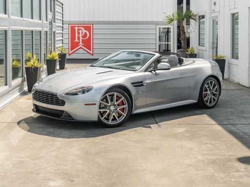 Used 2015 Aston Martin V8 Vantage GT RWD image 2
