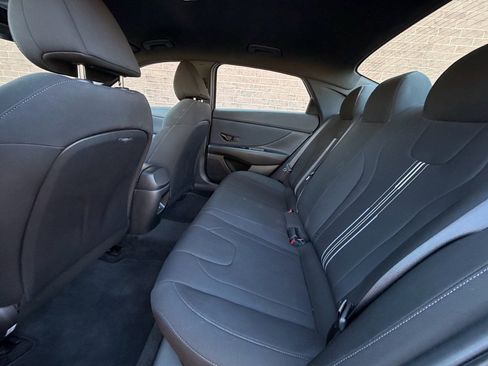 Used 2025 Hyundai Elantra Blue image 17