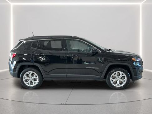 Used 2024 Jeep Compass Latitude AWD/4WD image 7