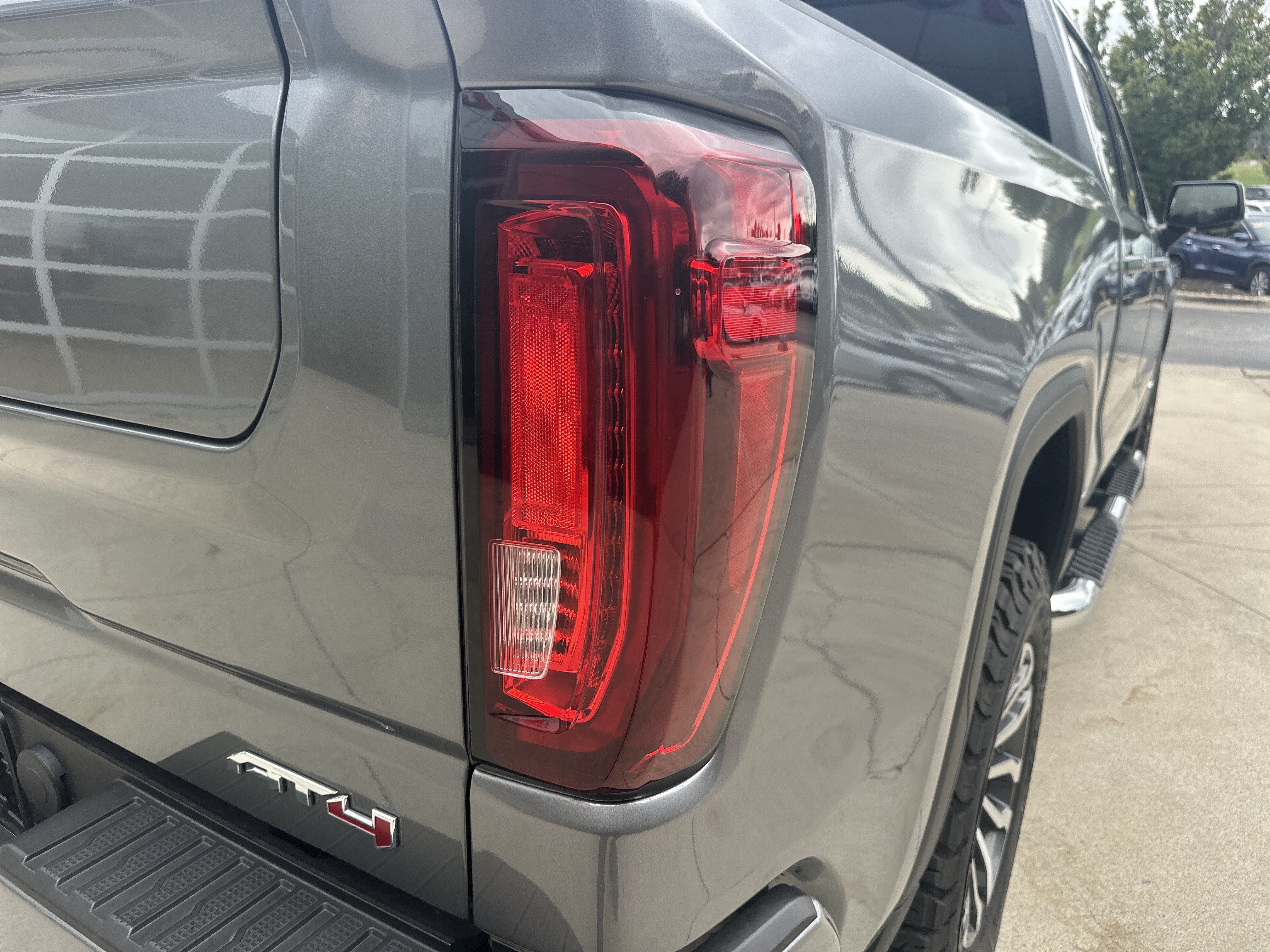 Used 2021 GMC Sierra 1500 AT4 w/ AT4 Preferred Package AWD/4WD image 12