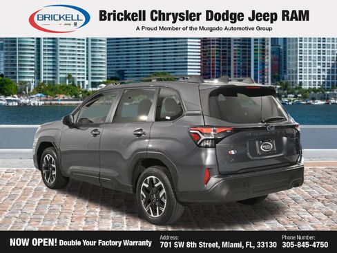 Used 2025 Subaru Forester Premium AWD/4WD image 3