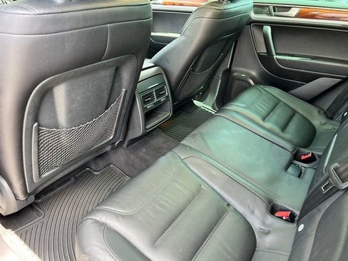 Used 2012 Volkswagen Touareg TDI AWD/4WD image 32