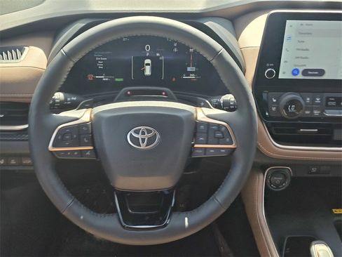 Used 2025 Toyota Grand Highlander AWD Hybrid image 16