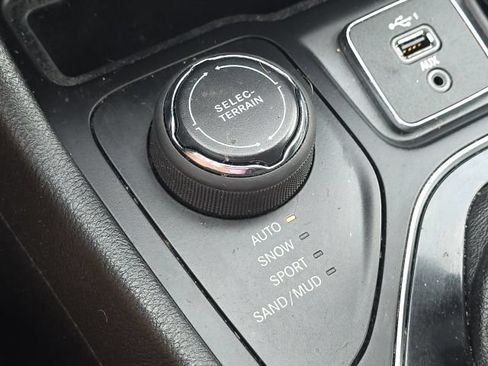 Used 2020 Jeep Cherokee Limited AWD/4WD image 35
