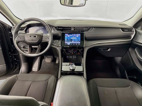 Used 2023 Jeep Grand Cherokee Laredo w/ Luxury Tech Group I AWD/4WD image 26